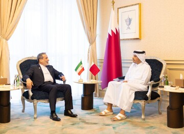 Araghchi sits down with Qatari counterpart ahead of summit resolution 