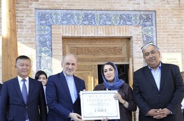 Iranian ceramicist honored as ‘most skilled female potter’ at Uzbekistan festival