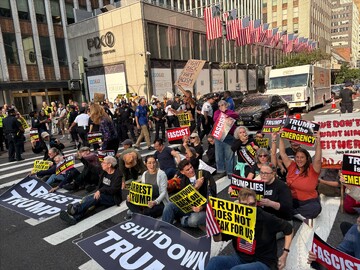 Protesters block the street outside UN headquarters in New York City ahead of Trump’s speech, September 23, 2025
