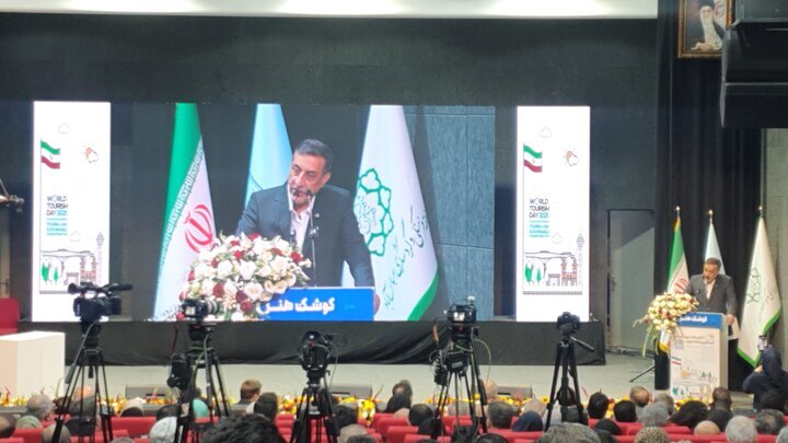 Vice president urges tourism sector to raise service standards