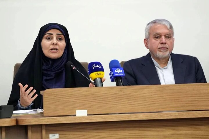 Transport and Urban Development Minister Farzaneh Sadegh (left) speaks at a meeting with tourism and cultural heritage officials and experts in Tehran, Oct. 11, 2025. Tourism Minister Seyyed Reza Salehi-Amiri is also pictured.