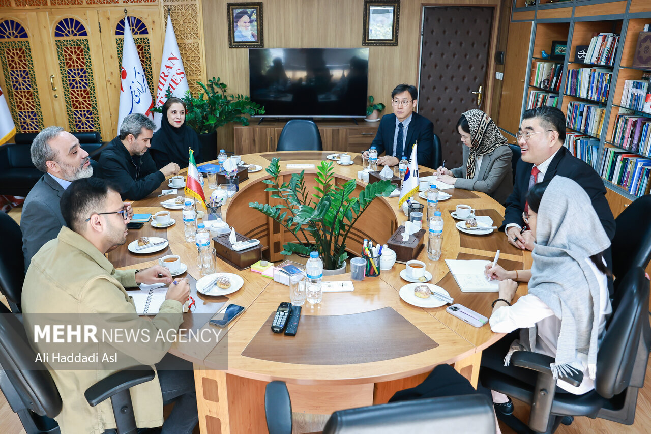 South Korean ambassador visits Tehran Times, highlights strengthening bilateral ties