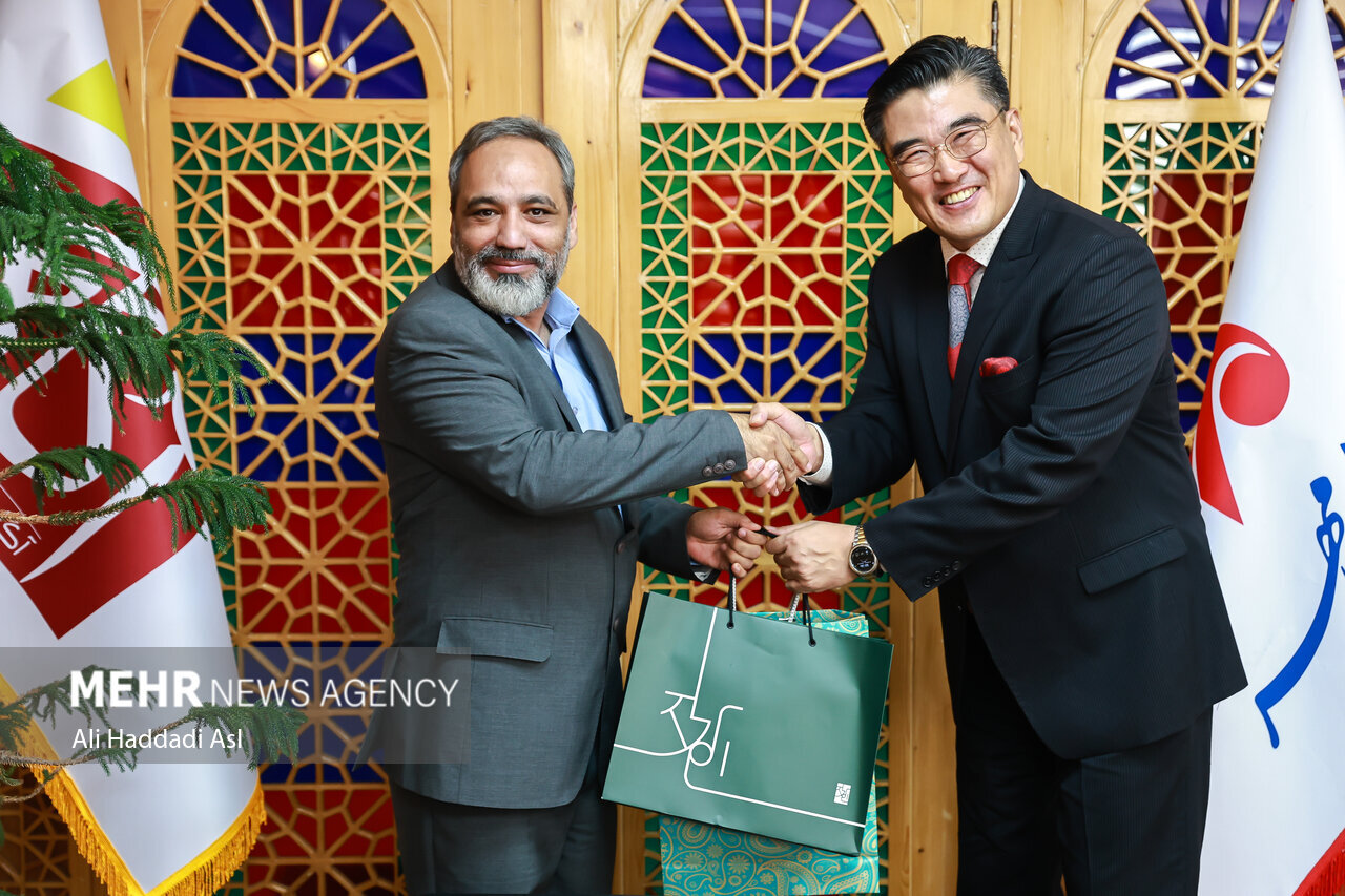 South Korean ambassador visits Tehran Times, highlights strengthening bilateral ties