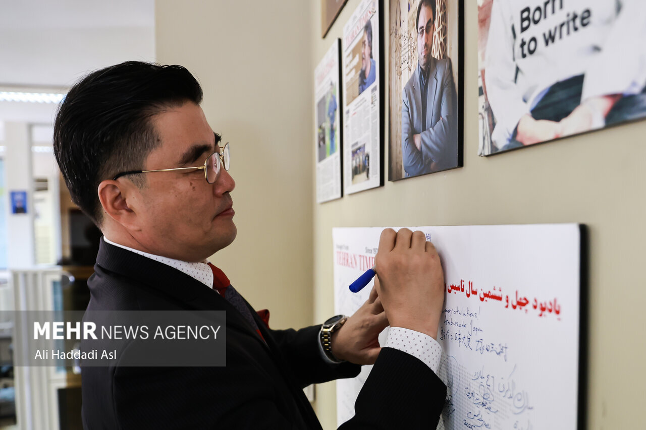 South Korean ambassador visits Tehran Times, highlights strengthening bilateral ties