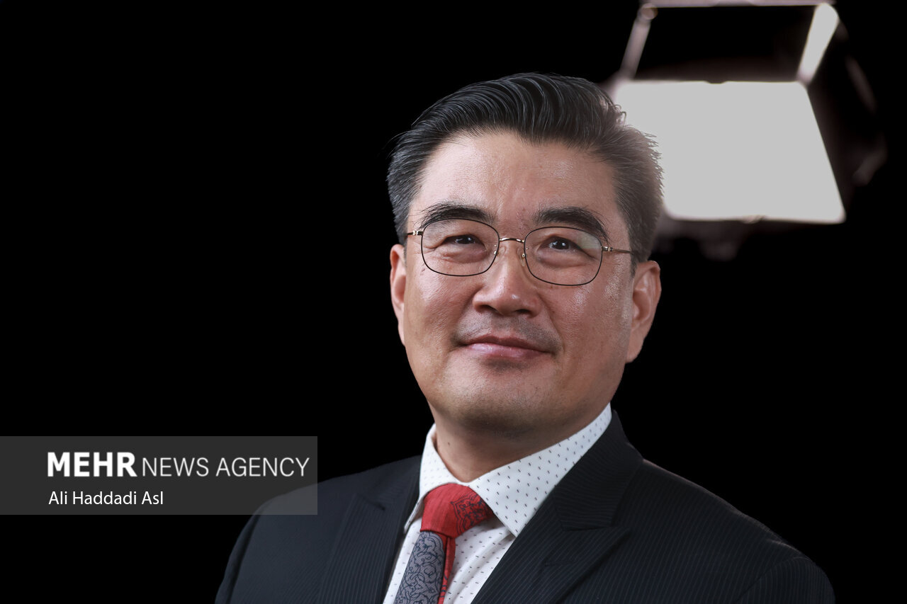 South Korean ambassador visits Tehran Times, highlights strengthening bilateral ties