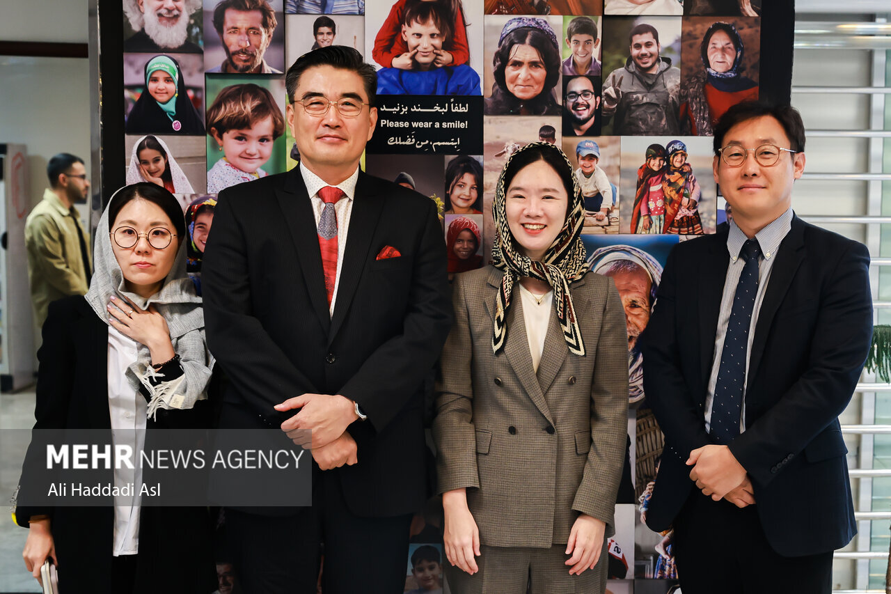 South Korean ambassador visits Tehran Times, highlights strengthening bilateral ties