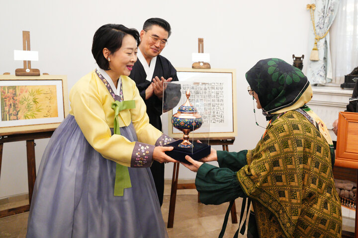 South Korea, Iran celebrate 63 years of diplomatic relations through calligraphy