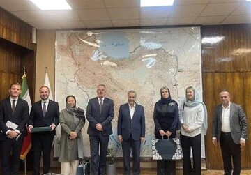 Iranian, Dutch officials hold talks over Afghan refugees