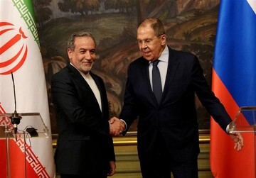 Iranian, Russian FMs hold phone talks on regional, international issues