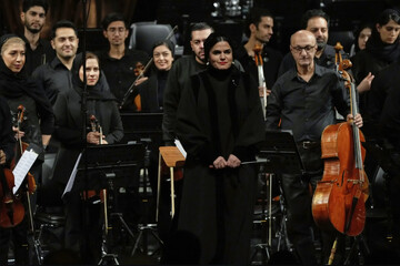 Tehran Symphony Orchestra performs with first-ever female conductor