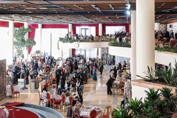 Diplomacy and culture meet at Tehran bazaar 