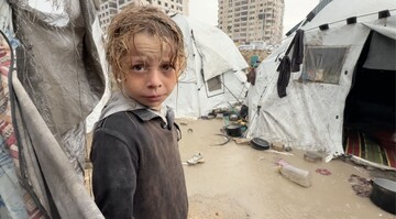 Child in Gaza tent