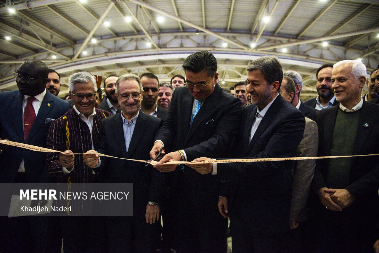A number of Iranian officials and foreign ambassadors cut ribbon on the 15th Isfahan International Exhibition of Tourism, Handicrafts and Hoteling in the ancient city of Isfahan, November 25, 2025.