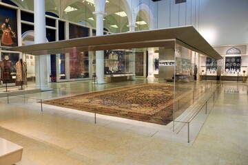 16th-century Ardabil carpets lie far from home in London and Los Angeles