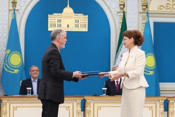 Culture ministers of Iran, Kazakhstan sign MoU on cinematic cooperation