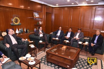 Iran, Pakistan push for joint trade committee, $10b trade target