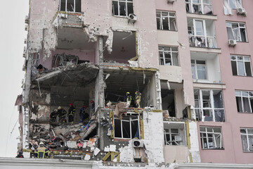 Rescuers work on the scene of a building damaged by a Russian attack in Kyiv, Ukraine, December 27, 2025 (AP)