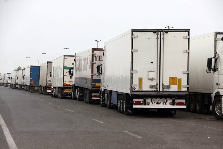 Iran, Azerbaijan agree to boost truck traffic at Astara border
