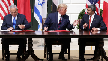 Israeli Prime Minister Benjamin Netanyahu, U.S. President Donald Trump, and the UAE’s Abdullah bin Zayed bin Sultan Al Nahyan participate in the signing ceremony of the Abraham Accords in 2020. Photo: Alex Wong/Getty Images