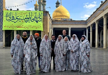 17 foreign tour groups visit Fatima Masumeh Shrine in Qom