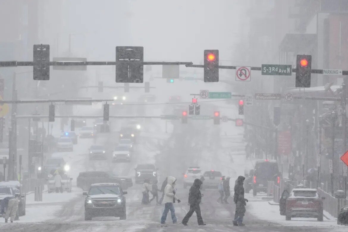 Winter storm paralyzes U.S., killing more than a dozen