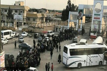 Tehran, Baku consider reopening passenger border crossings