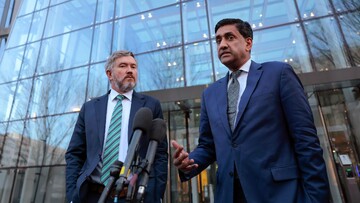 U.S. House Representative Thomas Massie (L) and  Ro Khanna