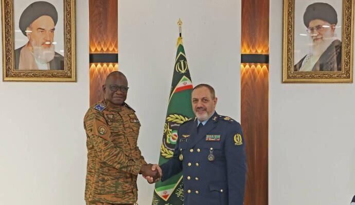 Defense chief says Iran favors close ties with independent West African states