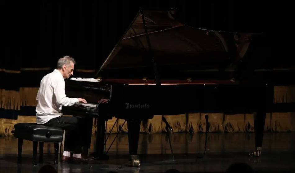 Veteran pianist Fereydoun Nassehi performs famous classical pieces at Tehran’s Roudaki Hall