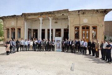 Human chain formed in Shiraz to support cultural heritage protection