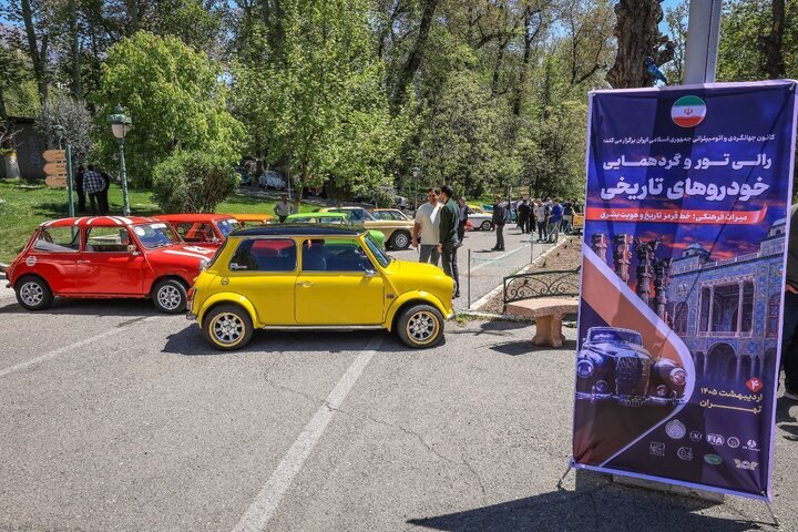 Classic car rally in Tehran condemns damage to cultural heritage
