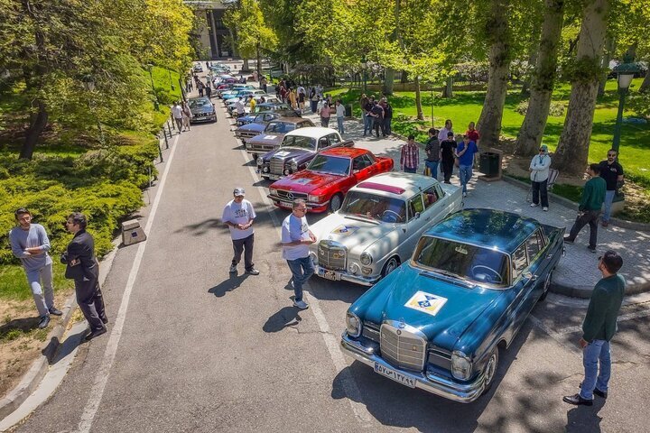 Classic car rally in Tehran condemns damage to cultural heritage