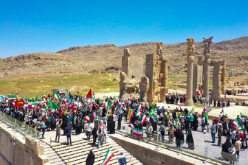 Crowds gather at Persepolis to mark anniversary of Leader’s visit to Fars province
