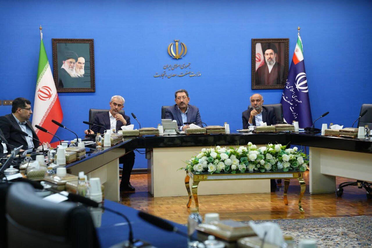 Ministers of industry, economy, labor emphasize urgent support for production
