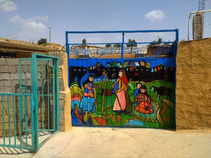 Pamenar: Where painted doors speak the language of identity
