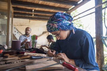 Shaneh Tarash revives traditional wooden comb craft to boost rural tourism
