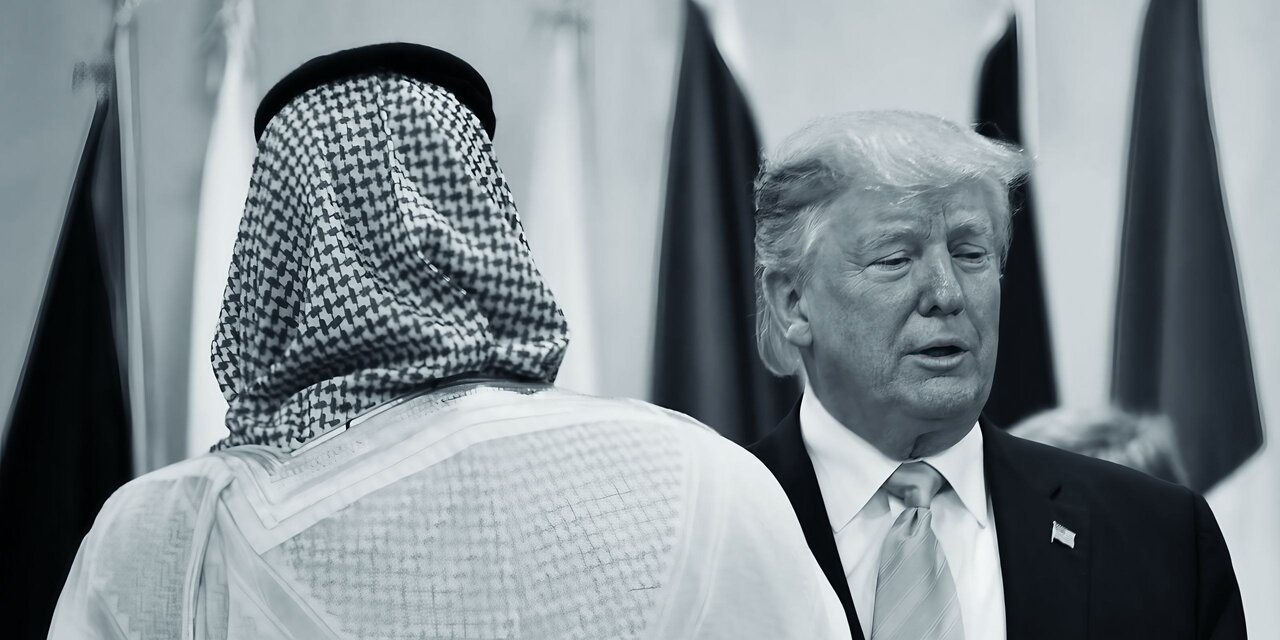 Trump and an Arab leader in the Persian Gulf
