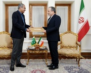 Iran FM receives Pakistan leadership message for Ayatollah Khamenei