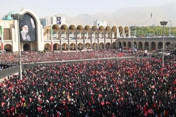 Huge turnout to say farewell to martyr Leader Ayatollah Khamenei