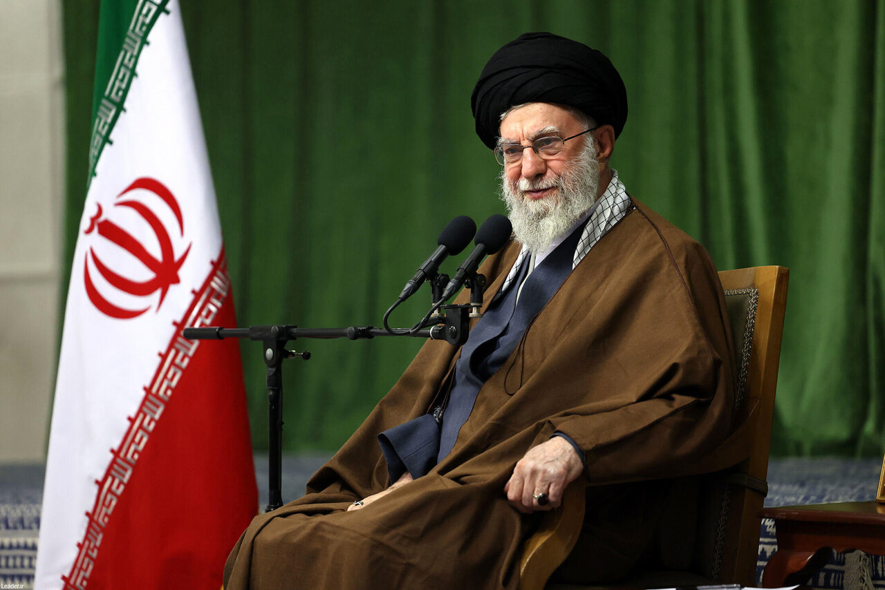 Former finance minister highlights economic concerns of martyred Leader