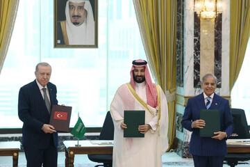 Saudi Arabi, Pakistan and Saudi Arabia sign "Mecca Defense Agreement"