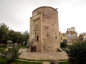 Se Gonbad: A Seljuk-era tomb tower in the heart of Urmia