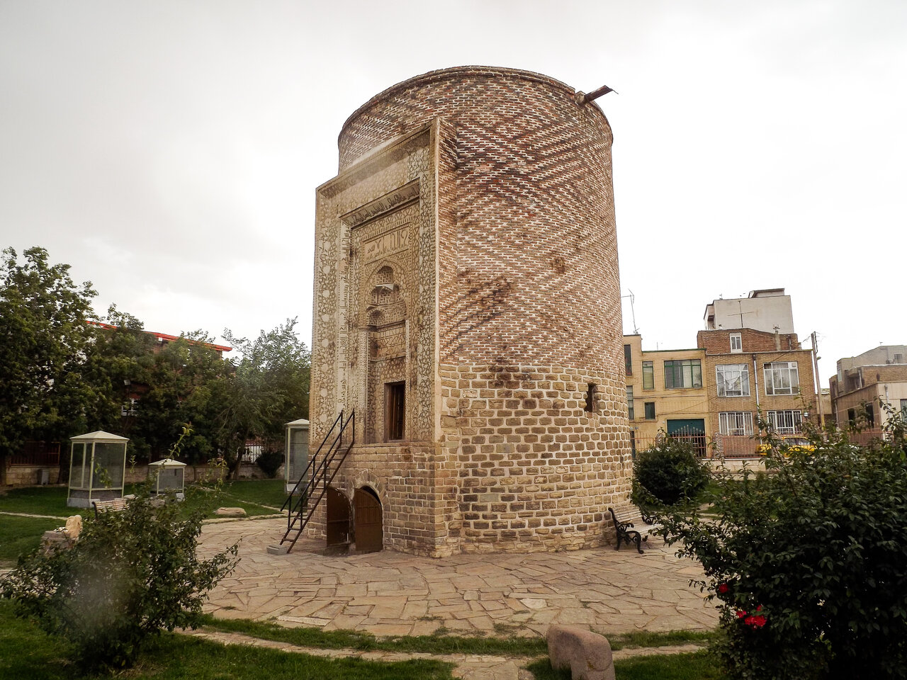 Se Gonbad: A Seljuk-era tomb tower in the heart of Urmia