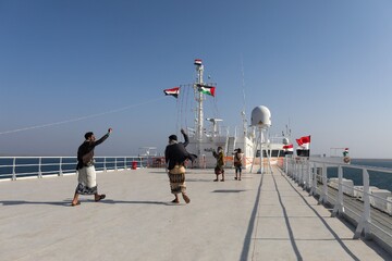 Hormuz Strait and Bab al-Mandab: Two strategic chokepoints