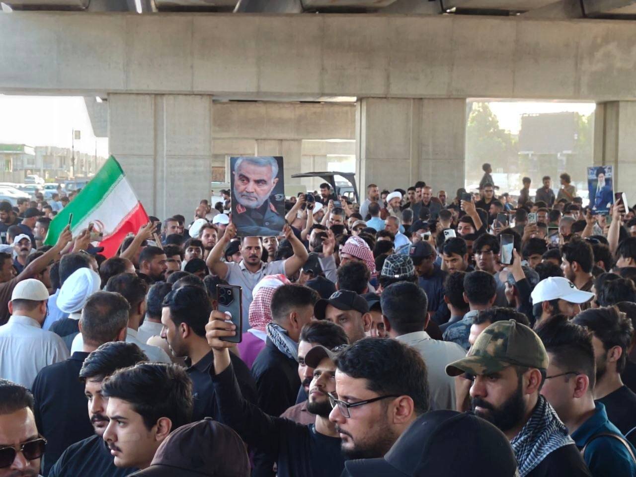 Iraqis hold rallies protesting suspension of flights with Iran