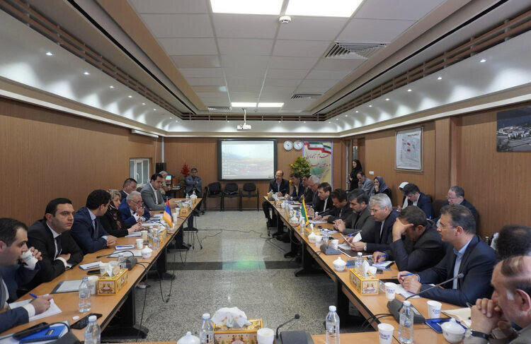 Iran, Armenia stress removing border obstacles, increasing transit capacity
