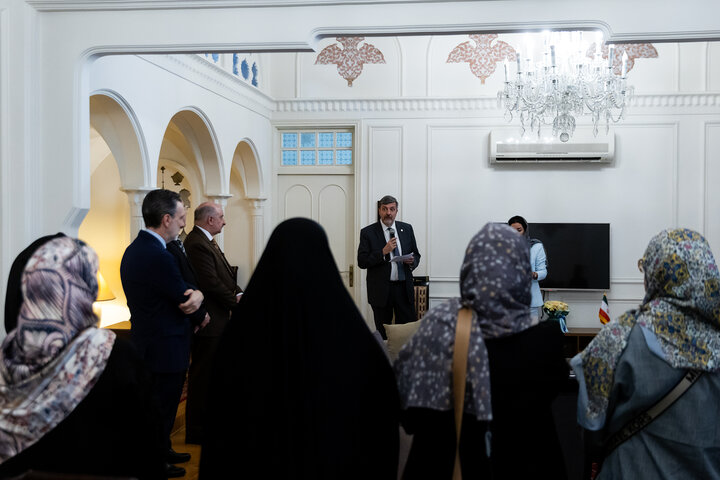 Uruguayan embassy hosts luncheon for Iranian journalists and ambassadors