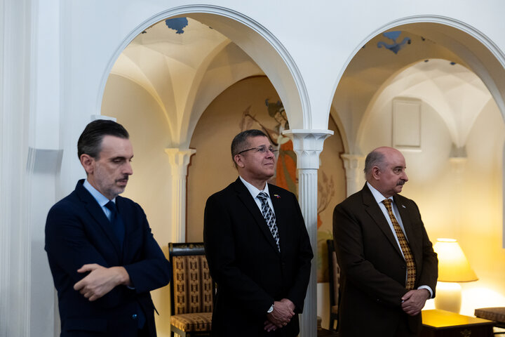 Uruguayan embassy hosts luncheon for Iranian journalists and ambassadors