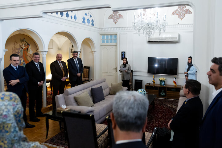 Uruguayan embassy hosts luncheon for Iranian journalists and ambassadors