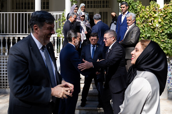 Uruguayan embassy hosts luncheon for Iranian journalists and ambassadors